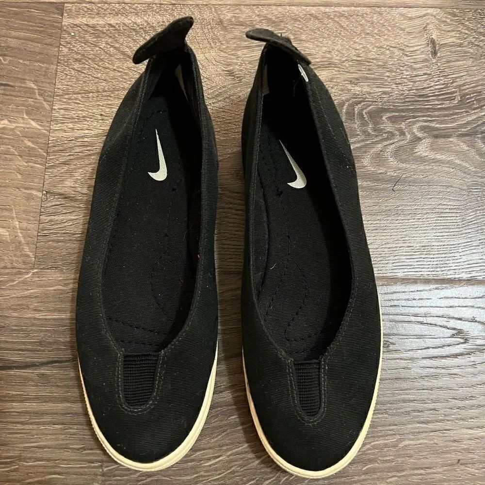 Nike Women Flats size 5.5